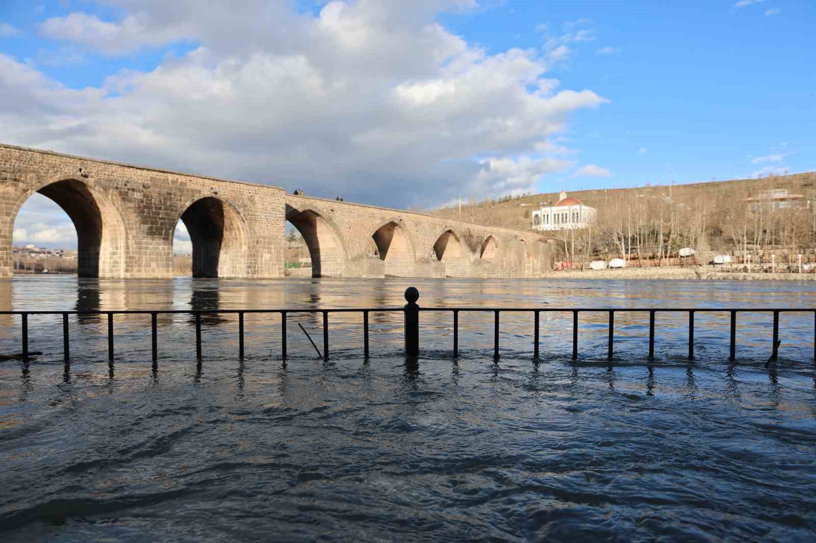 dicle nehrinde yukselen su seviyesi dronla goruntulendi 7 szeRaSlJ