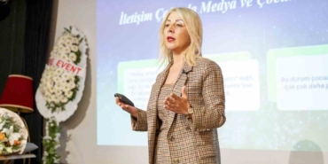 dijital-dunyayi-cocuklar-anliyor-yetiskinler-yaniliyor-DnRydMUh.jpg