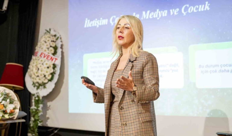 dijital-dunyayi-cocuklar-anliyor-yetiskinler-yaniliyor-DnRydMUh.jpg