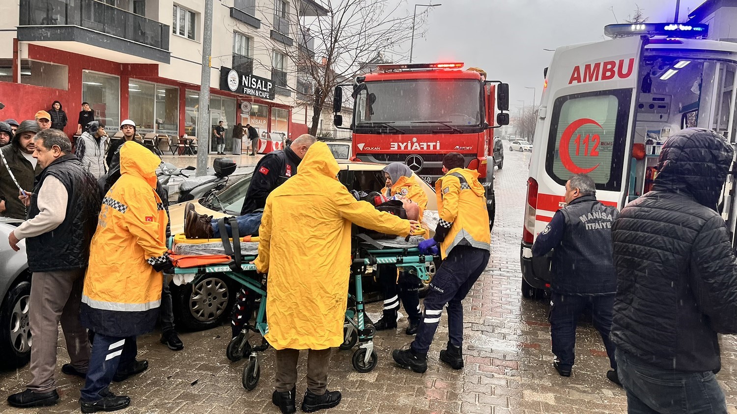 dikkatsizlik kazayi beraberinde getirdi 2 yarali 1 svGICv7J