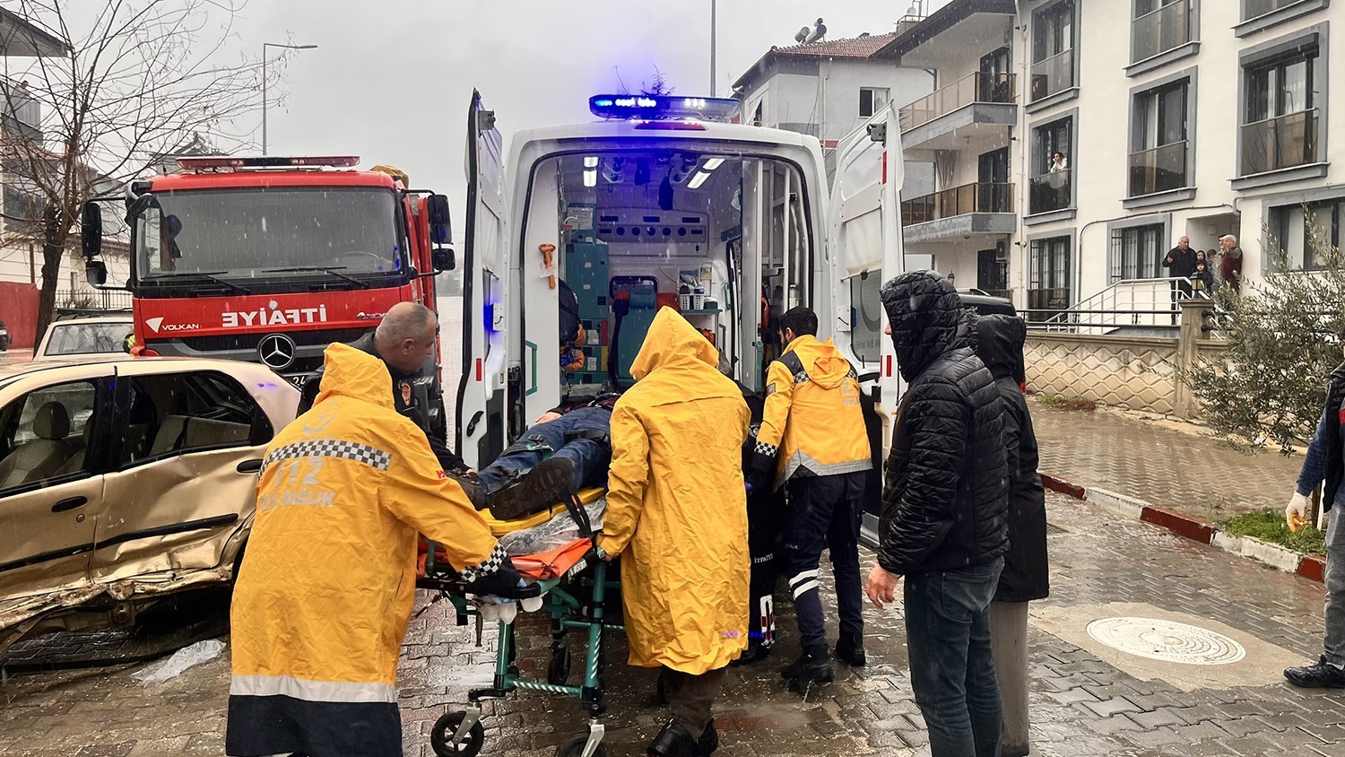dikkatsizlik kazayi beraberinde getirdi 2 yarali 2 yuZwQ7iT