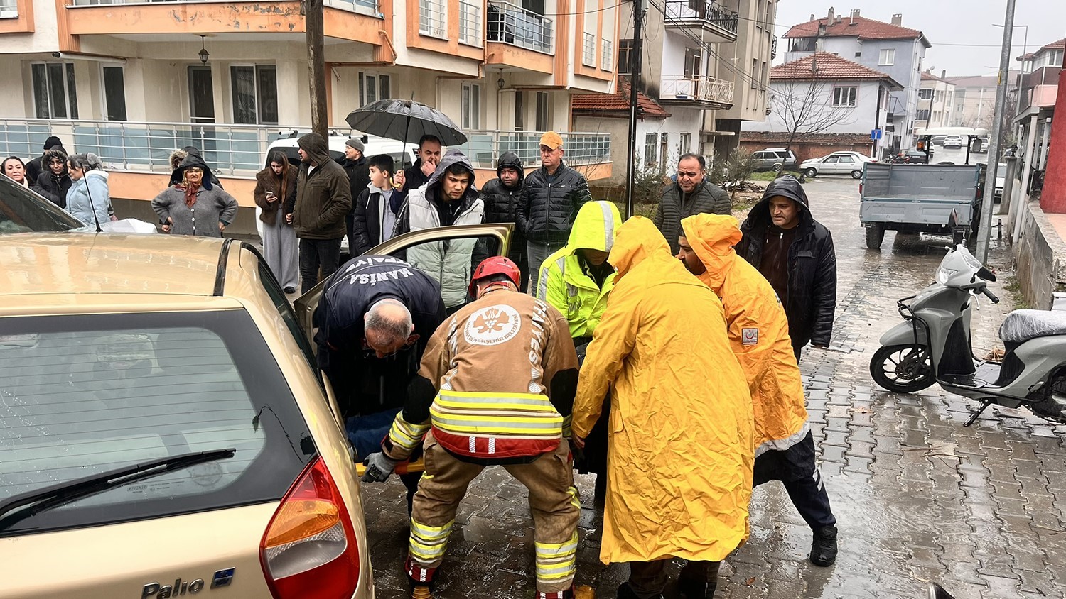 dikkatsizlik kazayi beraberinde getirdi 2 yarali 4 FXhNObeD