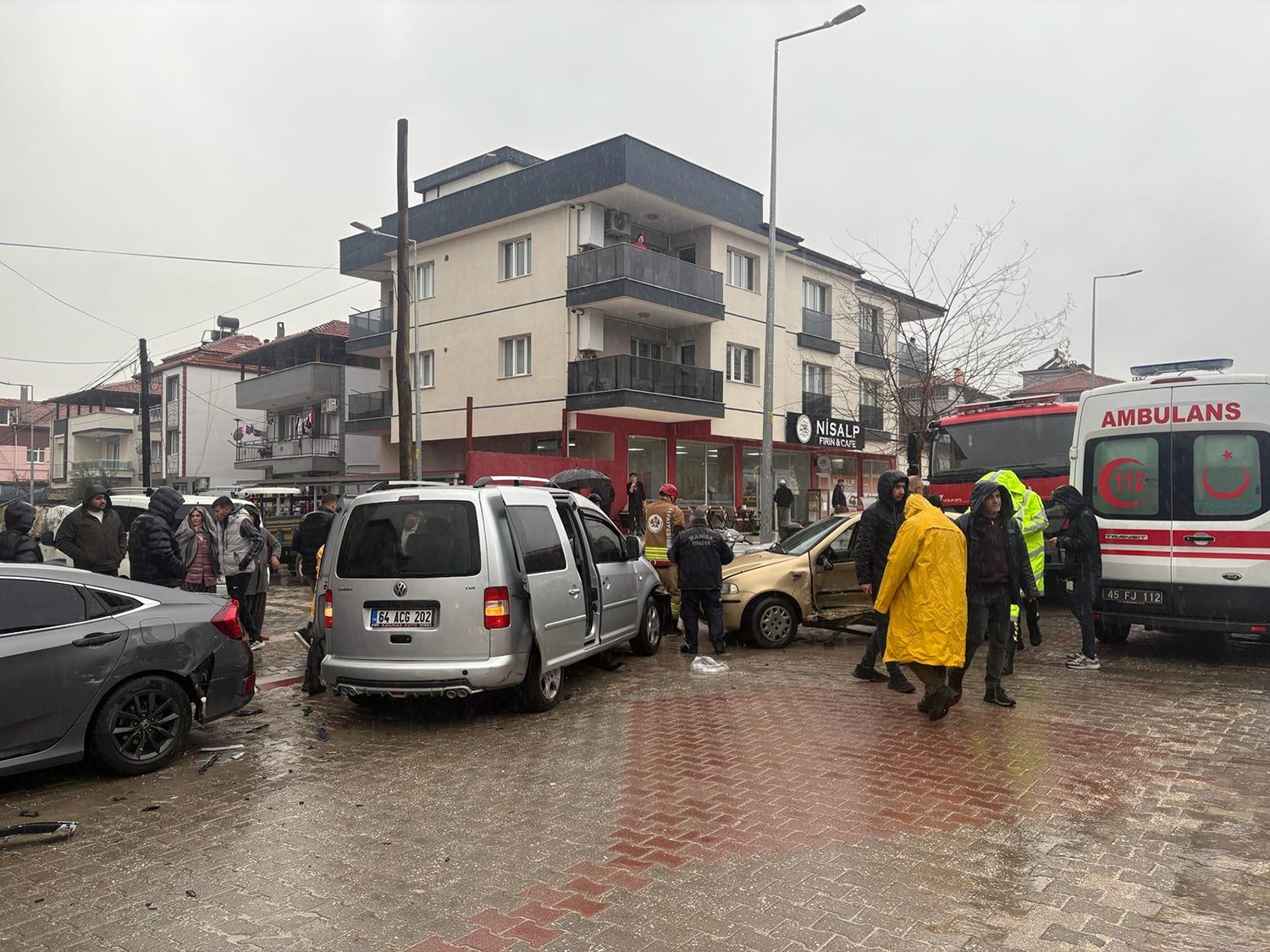 dikkatsizlik kazayi beraberinde getirdi 2 yarali 7 qJ82bmOX