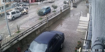 dikkatsizlik-kazayi-beraberinde-getirdi-2-yarali-vlxmiRY6.jpg