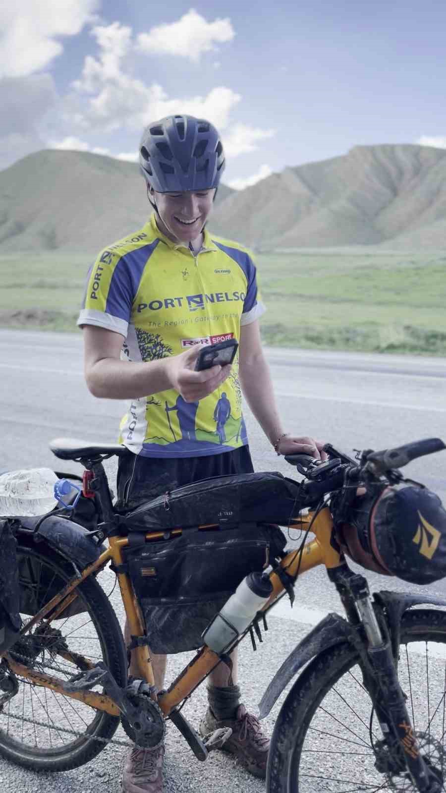 Dil engelini yapay zekayla çözdüler: Erzurum yolunda İngiliz turiste Şenkaya misafirperverliği 6 dil engelini yapay zekayla cozduler erzurum yolunda ingiliz turiste senkaya misafirperverligi 2 kWHPZ19G