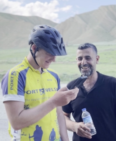 dil-engelini-yapay-zekayla-cozduler-erzurum-yolunda-ingiliz-turiste-senkaya-misafirperverligi-yIuiXLhK.jpg