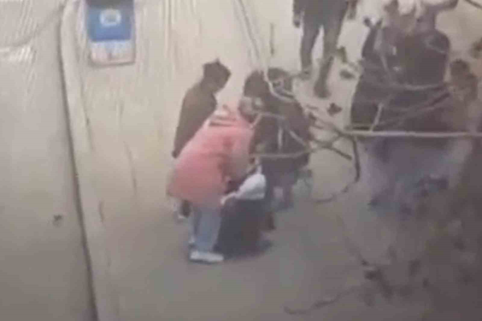 dilencilik bahanesiyle kadinin cuzdanini alip kacti 1