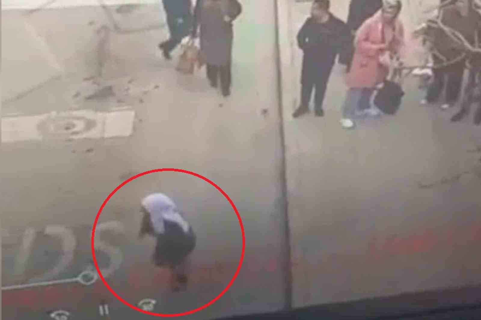dilencilik bahanesiyle kadinin cuzdanini alip kacti 2 Jk4bGOuV