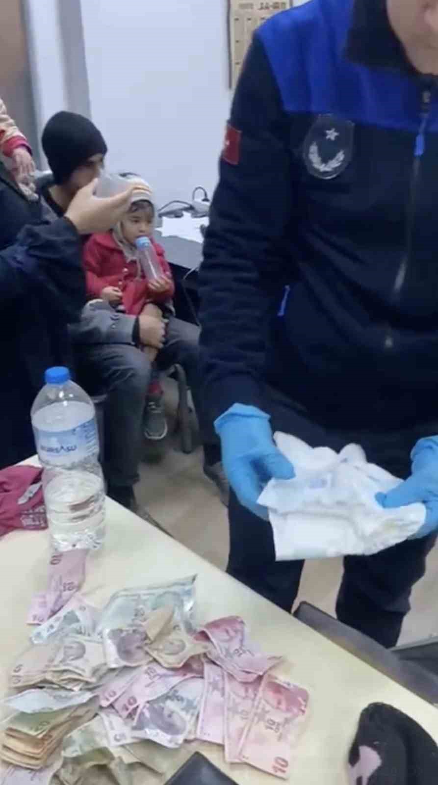 dilencilik parasini cocuk bezine sakladilar 2 OiImZqU8