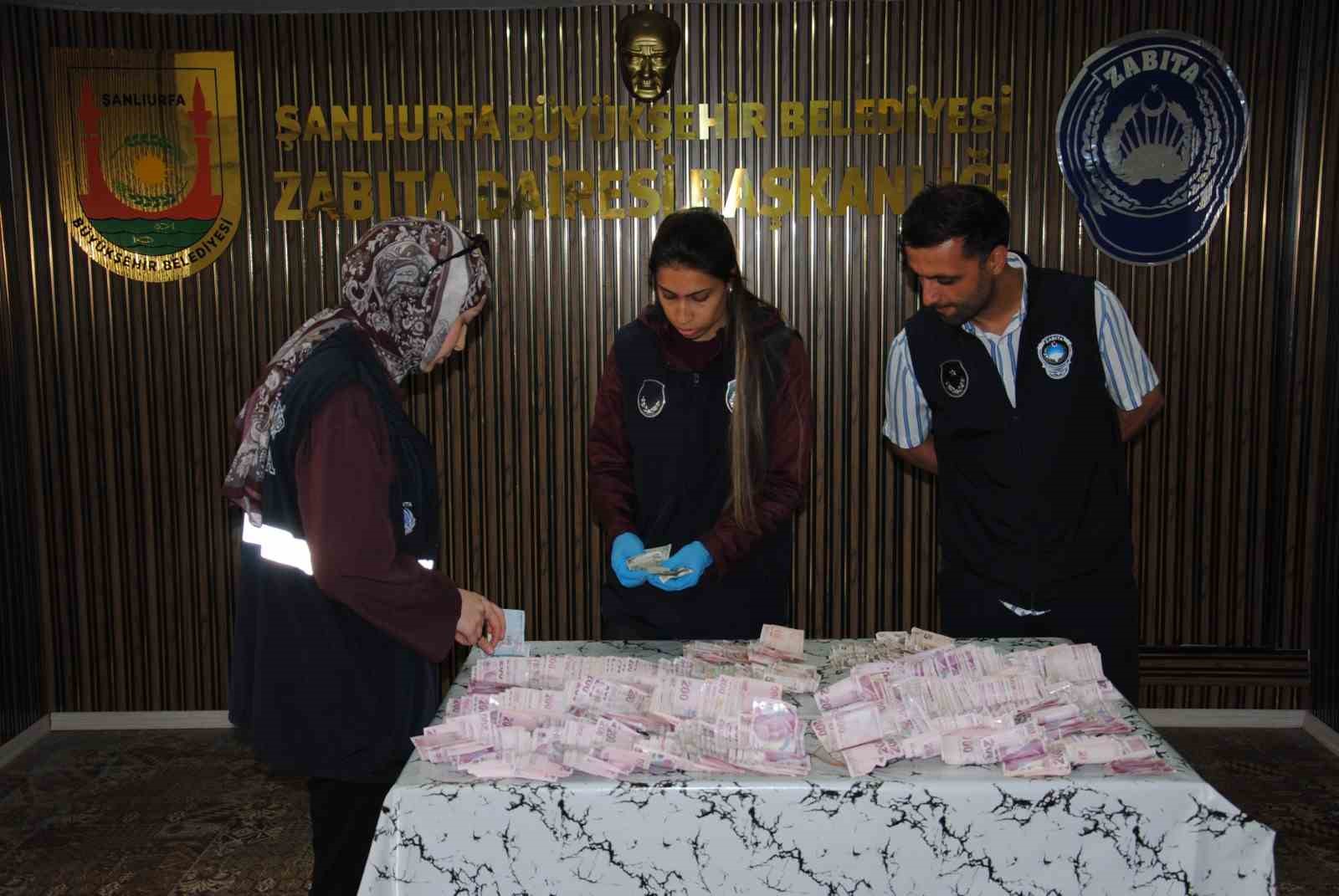 dilencinin uzerinden cikan para sasirtti 2 aE7uNu87