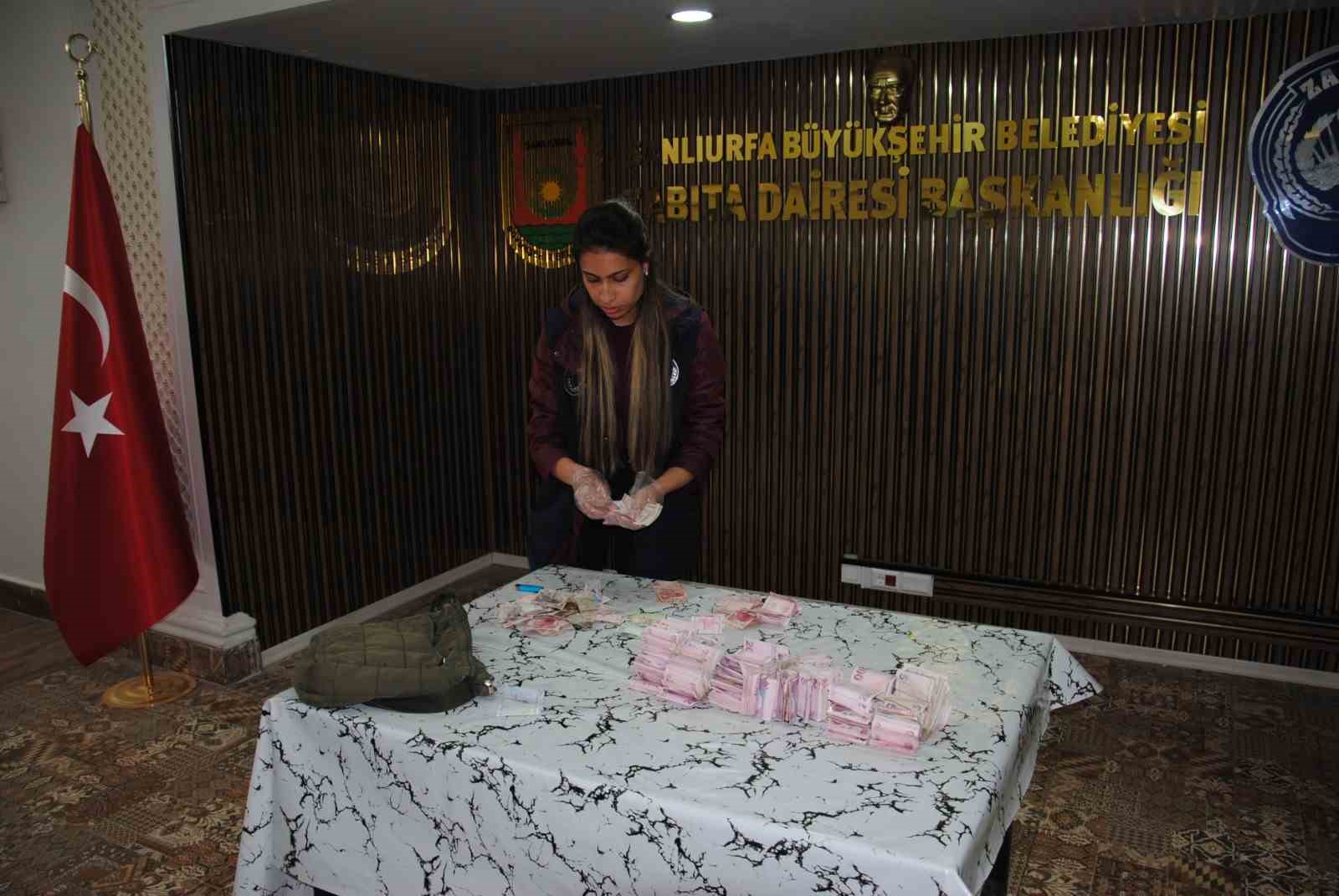 dilencinin uzerinden cikan para sasirtti 4 LuZPGDNv
