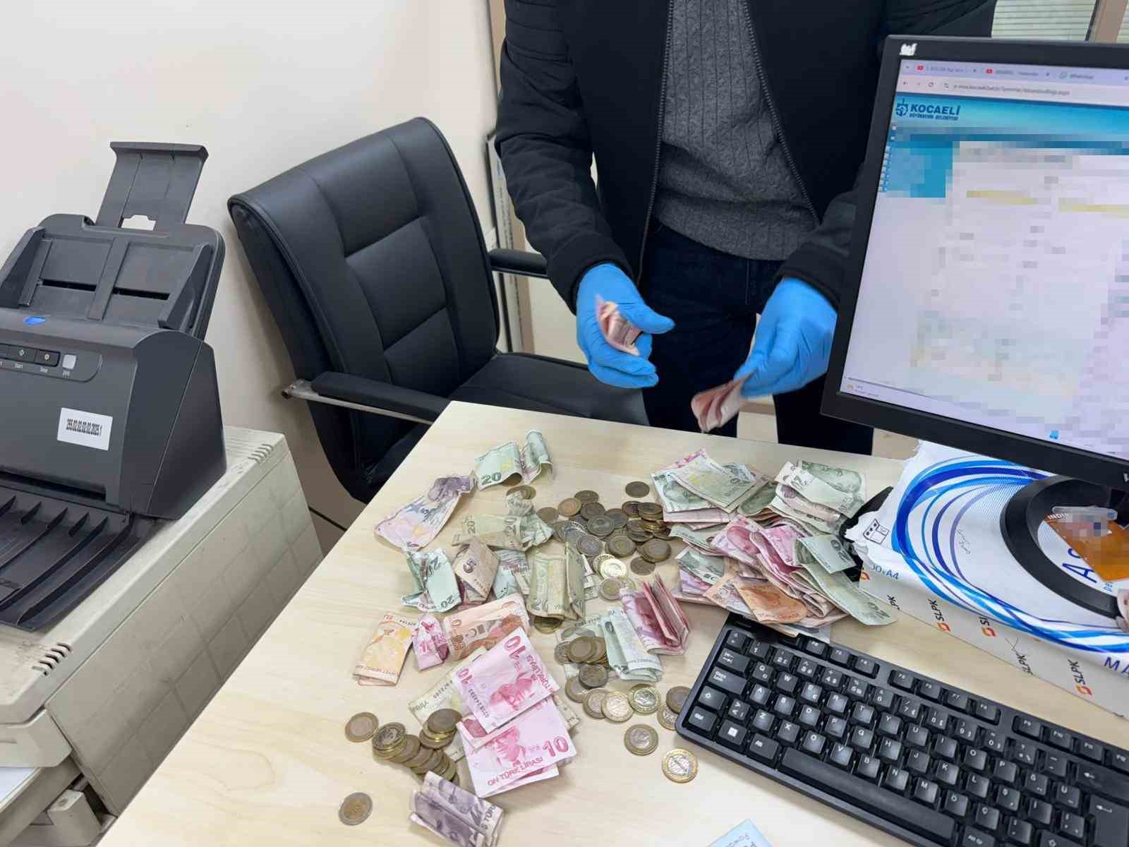 dilencinin uzerinden cikan para say say bitmedi 5 MFMmEDgG