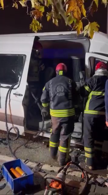 dilovasinda tir ile isci minibusu carpisti 9 yarali 0