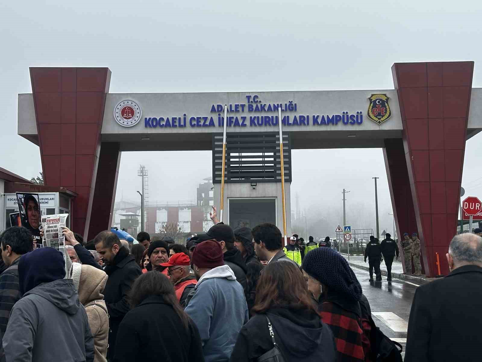 dilovasindaki parfum tesisi yangini davasinda saniklar hakim karsisinda 0 Oafz3hbO