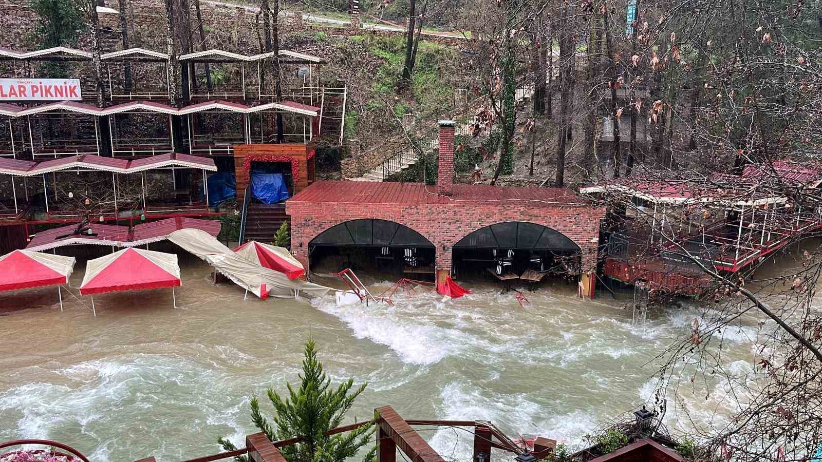 dimcayi tasti isletmeler su altinda kaldi hasarin boyutu dronla goruntulendi 18 cvIuq7uE