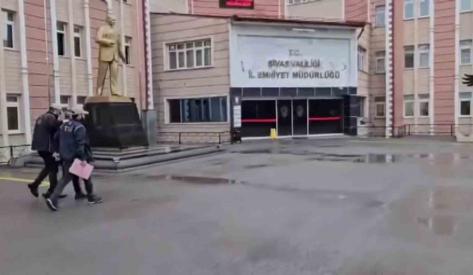 dini istismar eden teror yapilanmasina es zamanli baskin 4 tutuklama 3