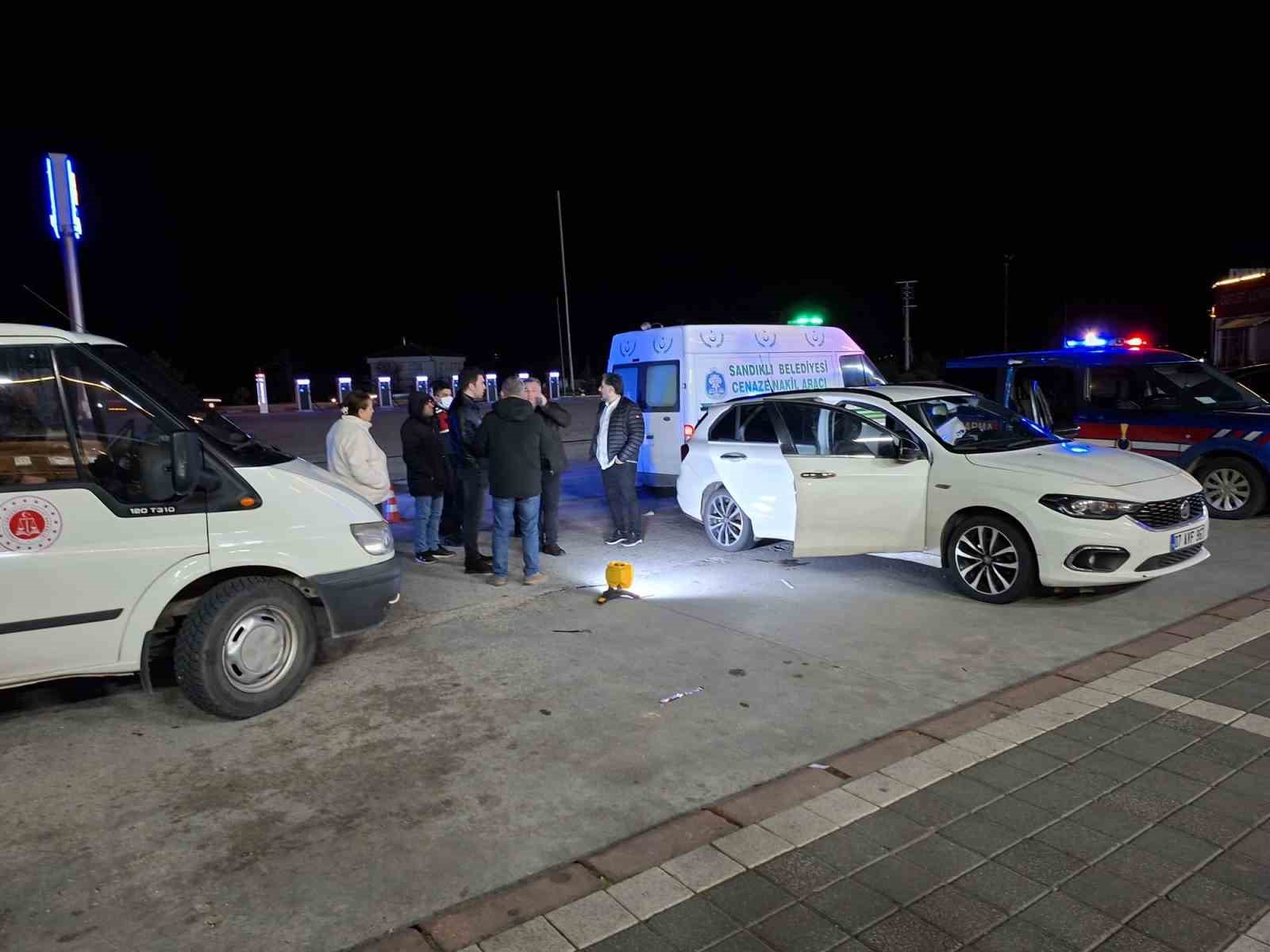 dinlenme tesisinde 5 gundur park halinde olan otomobilden ceset cikti 1 HtKGt5ib
