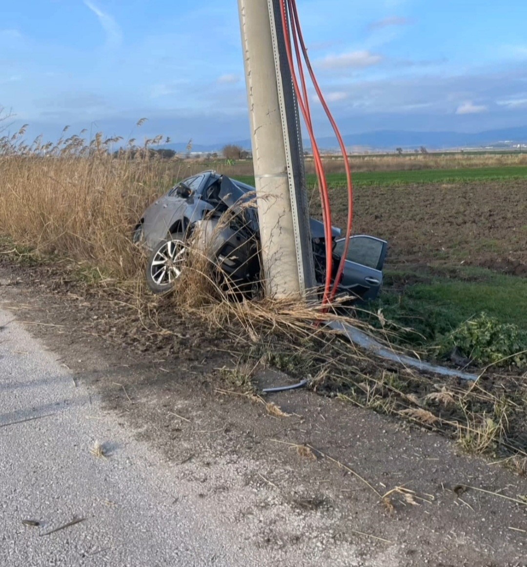 direge carpan otomobil surucusu yaralandi 4 Pe7M3TJ9