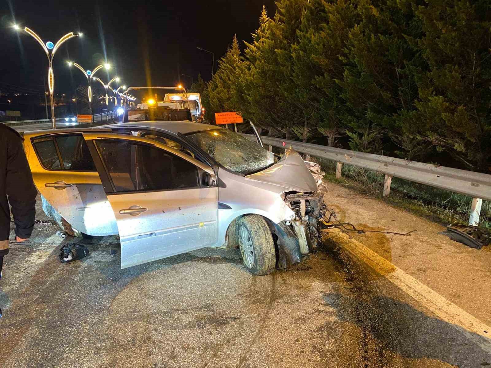 direge carpan otomobildeki 4 kisi yaralandi aractan alkol kutulari cikti 2 3BhG3AOW