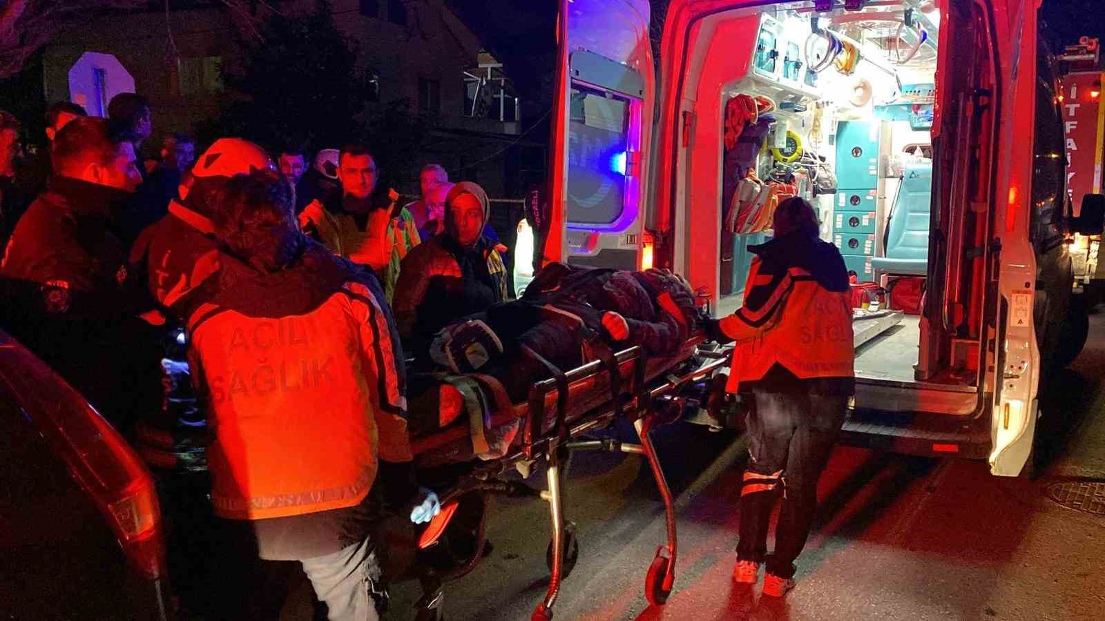 Direğine çarpan araç hurdaya döndü: 1 yaralı 5 diregine carpan arac hurdaya dondu 1 yarali 1 4LeKPJFB