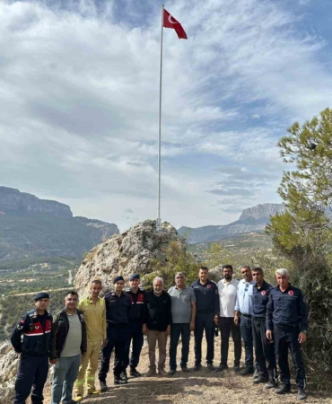 direk-yenilendi-yeni-bayrak-gondere-cekildi-wWb4dKxE.jpg
