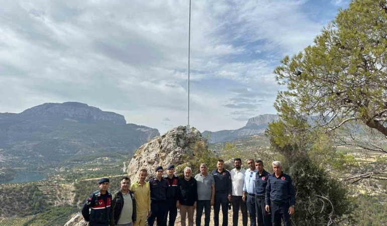 direk-yenilendi-yeni-bayrak-gondere-cekildi-wWb4dKxE.jpg