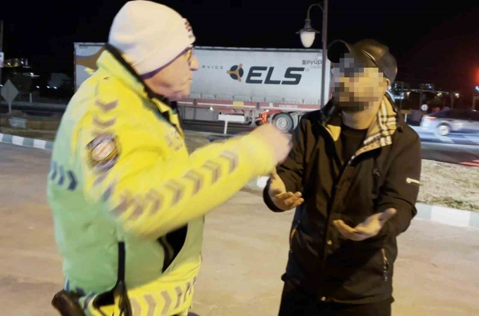 direksiyon basinda alkollu yakalandi polise problemli olan sizsiniz dedi 1 wkzcNGG3