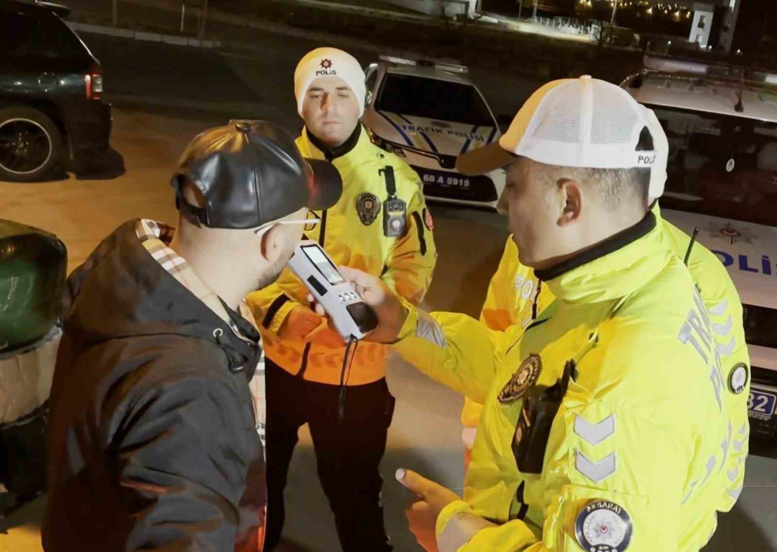 direksiyon basinda alkollu yakalandi polise problemli olan sizsiniz dedi 10