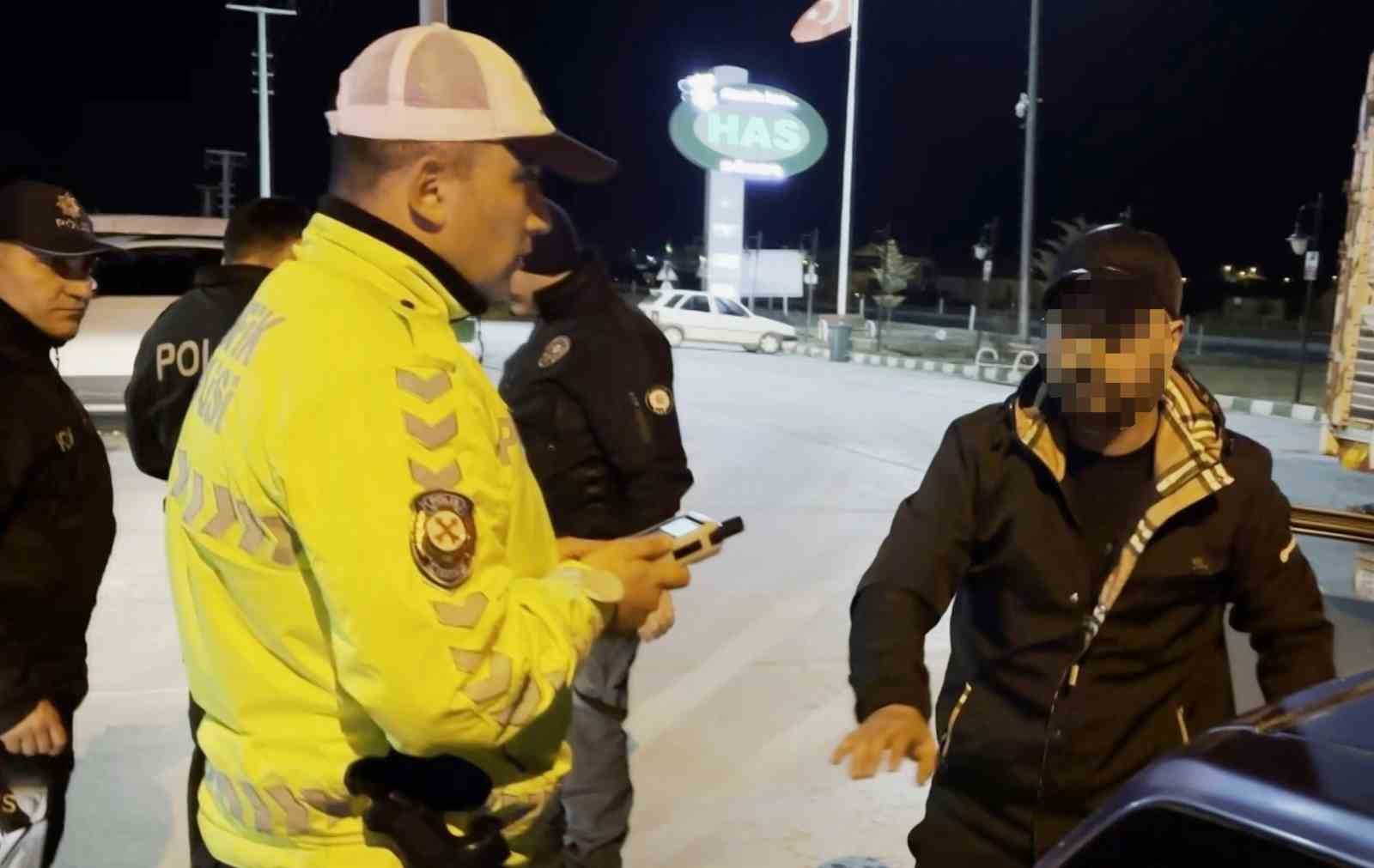 direksiyon basinda alkollu yakalandi polise problemli olan sizsiniz dedi 8 8mmg9ETh