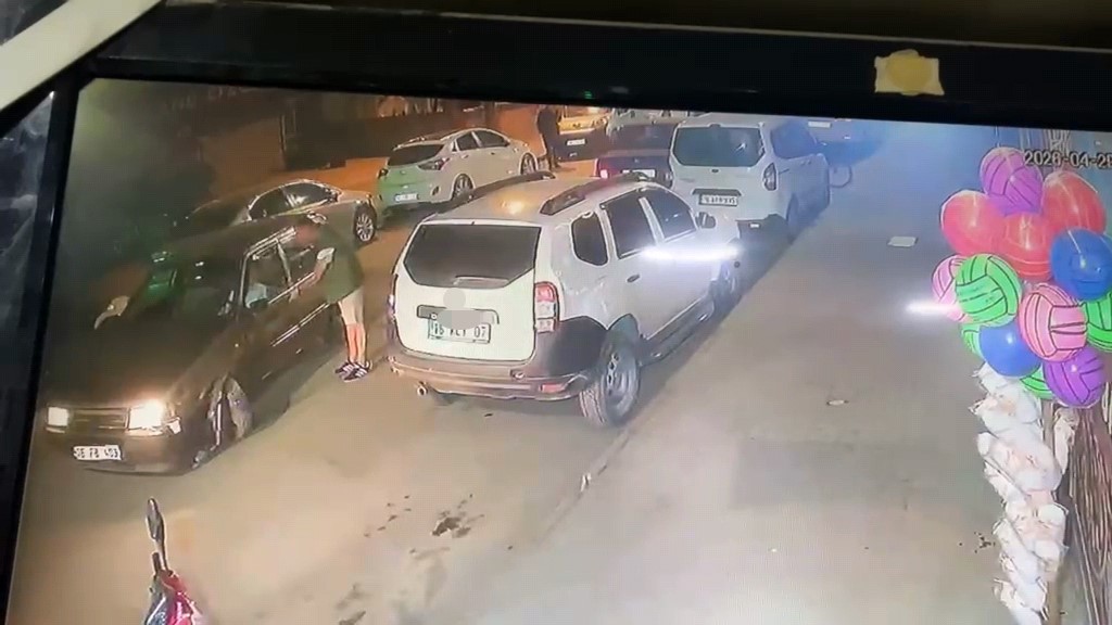 direksiyon basinda kalp krizi gecirince kaza yapti kalbi duran surucuye 112 ekipleri mudahale etti 3cvrHt7M