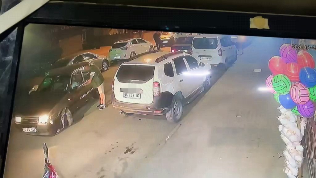 direksiyon basinda kalp krizi gecirince kaza yapti kalbi duran surucuye 112 ekipleri mudahale etti RK7WsCMZ