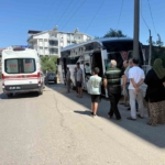 direksiyon-basinda-rahatsizlanan-servis-soforunun-kullandigi-midibus-direge-carpti-lUmTPUwH.jpg