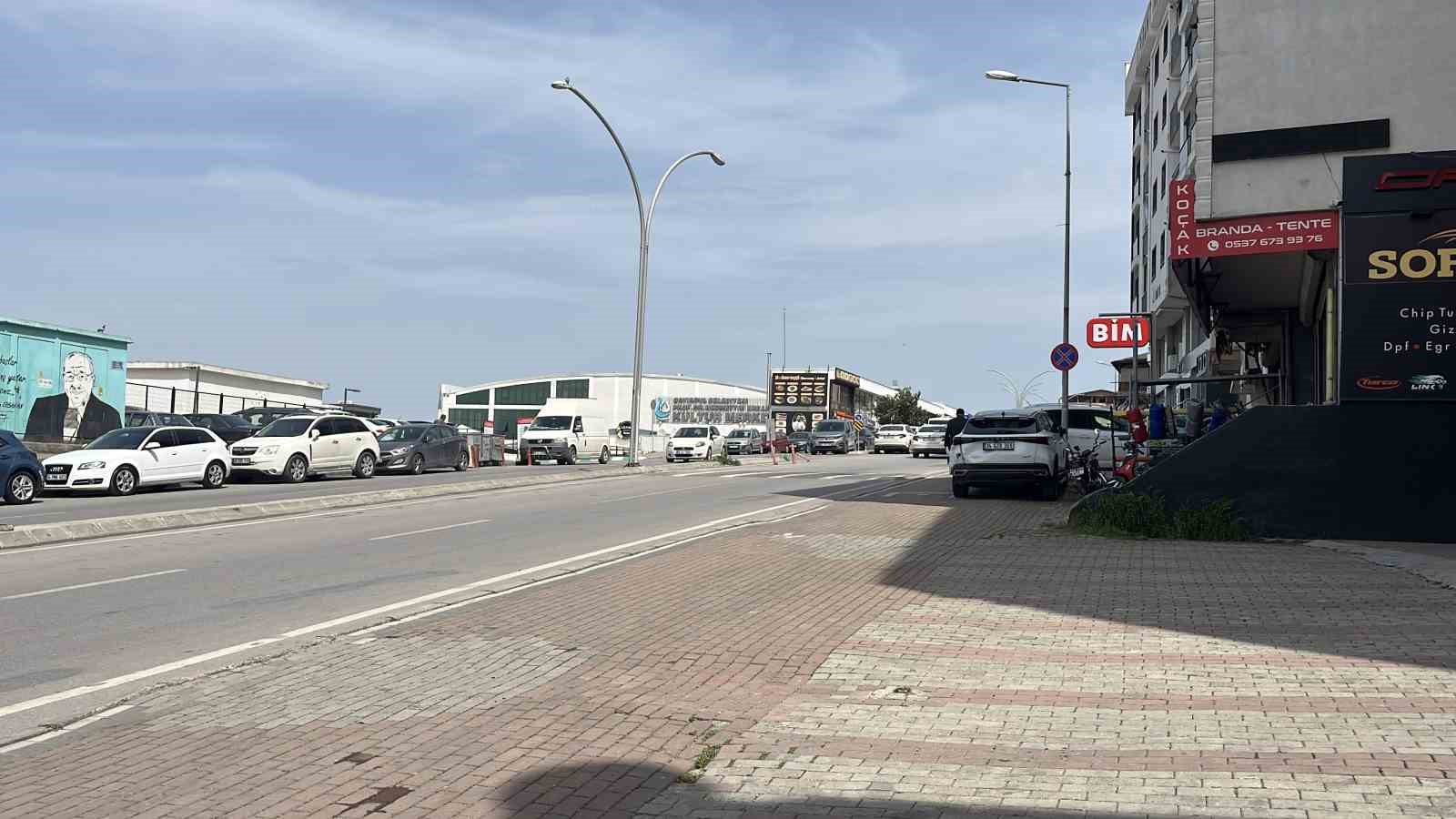 Direksiyon başında uyuduğu öne sürülen sürücü, kaldırımdaki yayalara çarptı 6 direksiyon basinda uyudugu one surulen surucu kaldirimdaki yayalara carpti 2 UlpBgbOK