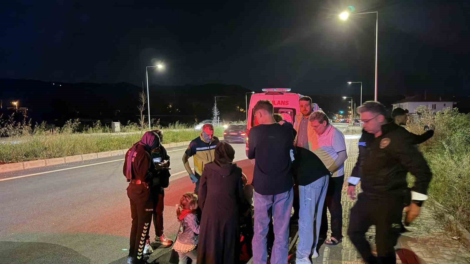 direksiyon hakimiyetini kaybetti tarlaya uctu 4 yarali 1 AaZlDSlC