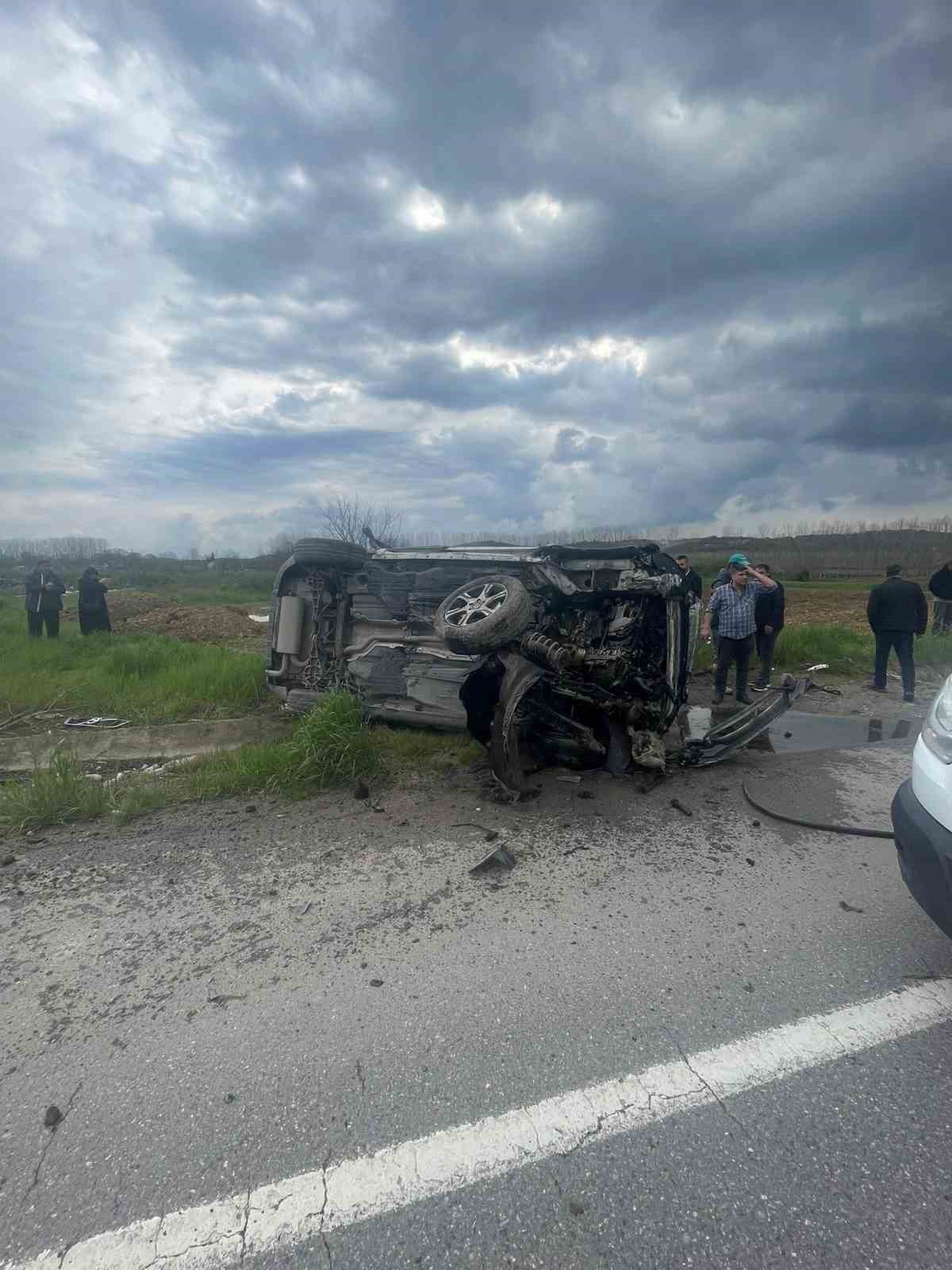 direksiyon hakimiyetini kaybetti yagmur suyu kanalina devrildi 1 yarali 4 fOjXM3jR