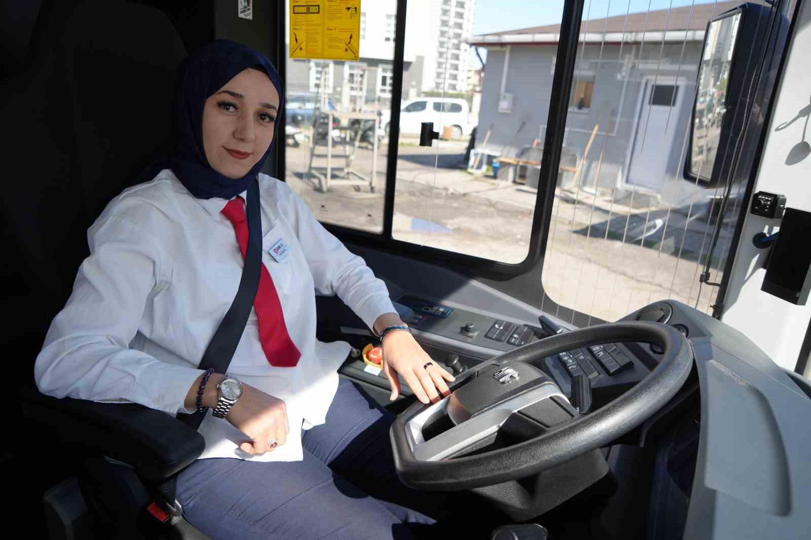 direksiyonda kadin gucu samsunda yolculari kadin soforler tasiyor 7 Y1mTEQOS