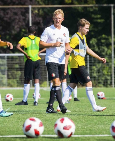 dirk-kuyt-11-yil-sonra-fenerbahceye-dondu-e83vQznV.jpg