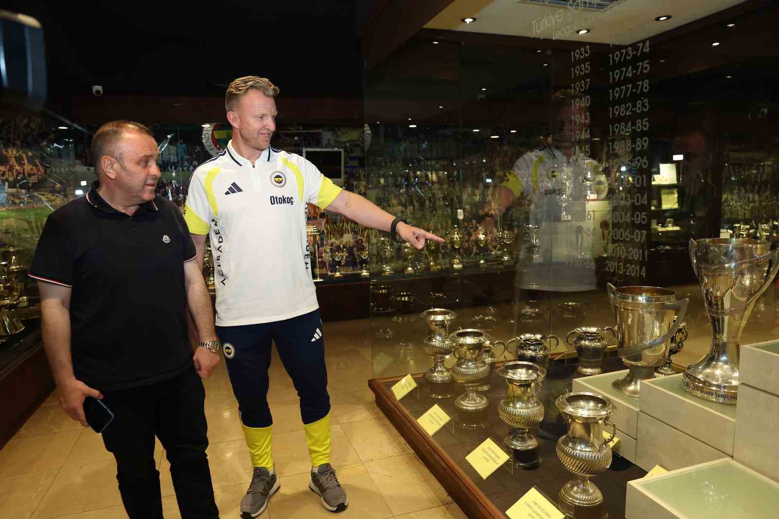 dirk kuyt fenerbahcede yardimci antrenorluk gorevine basladi 2 L7yQCOw8