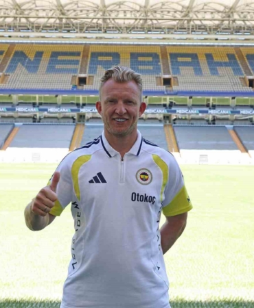 dirk-kuyt-fenerbahcede-yardimci-antrenorluk-gorevine-basladi-d3RsVe9z.jpg