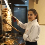 dis-ticaret-okudu-ama-donerdeki-ustaligi-goz-dolduruyor-T1UUMkN2.jpg