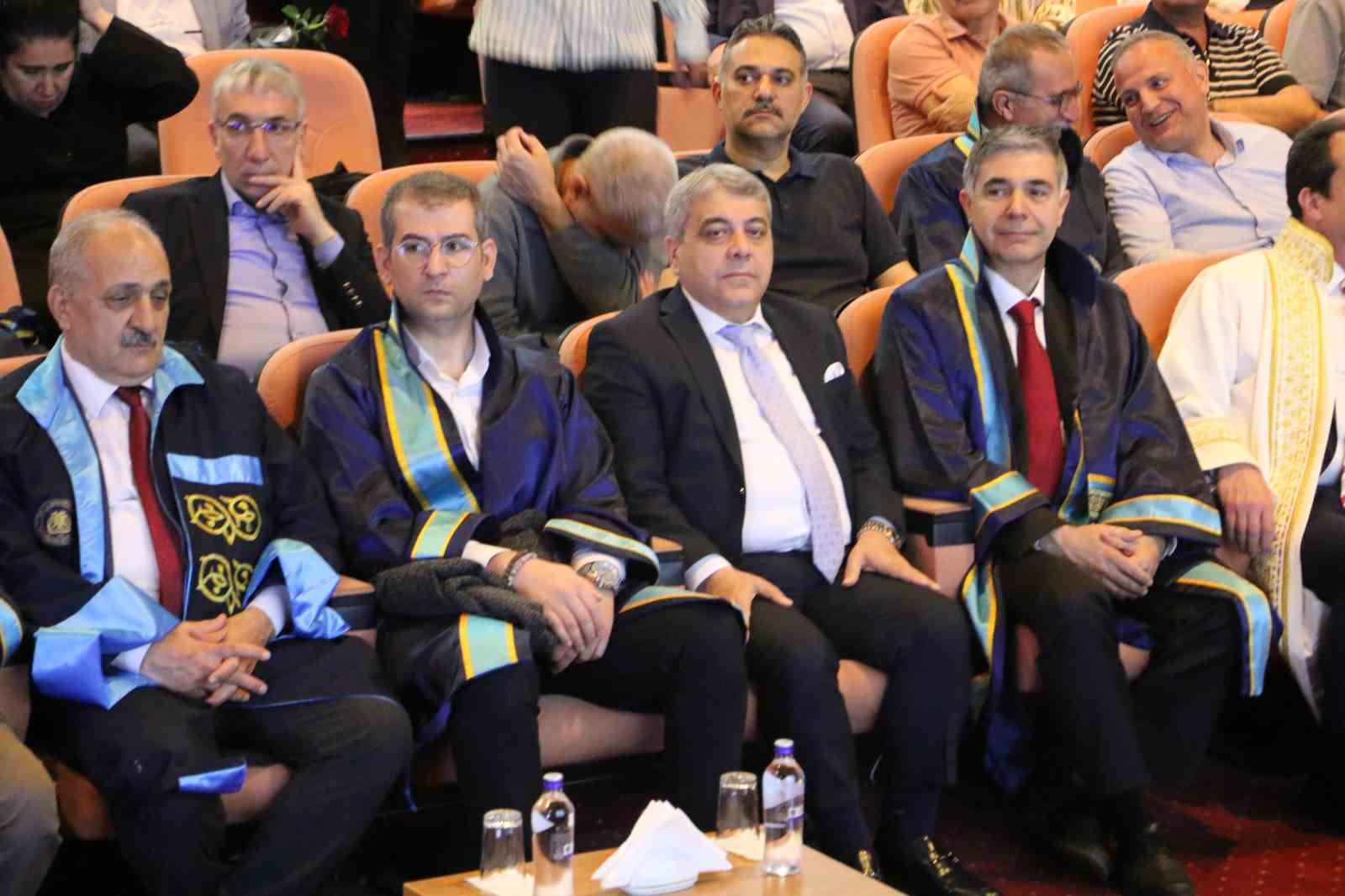 disider baskani akbas muhendislik fakultesinden mezun olan ogrencilere deneyimlerini aktardi 2