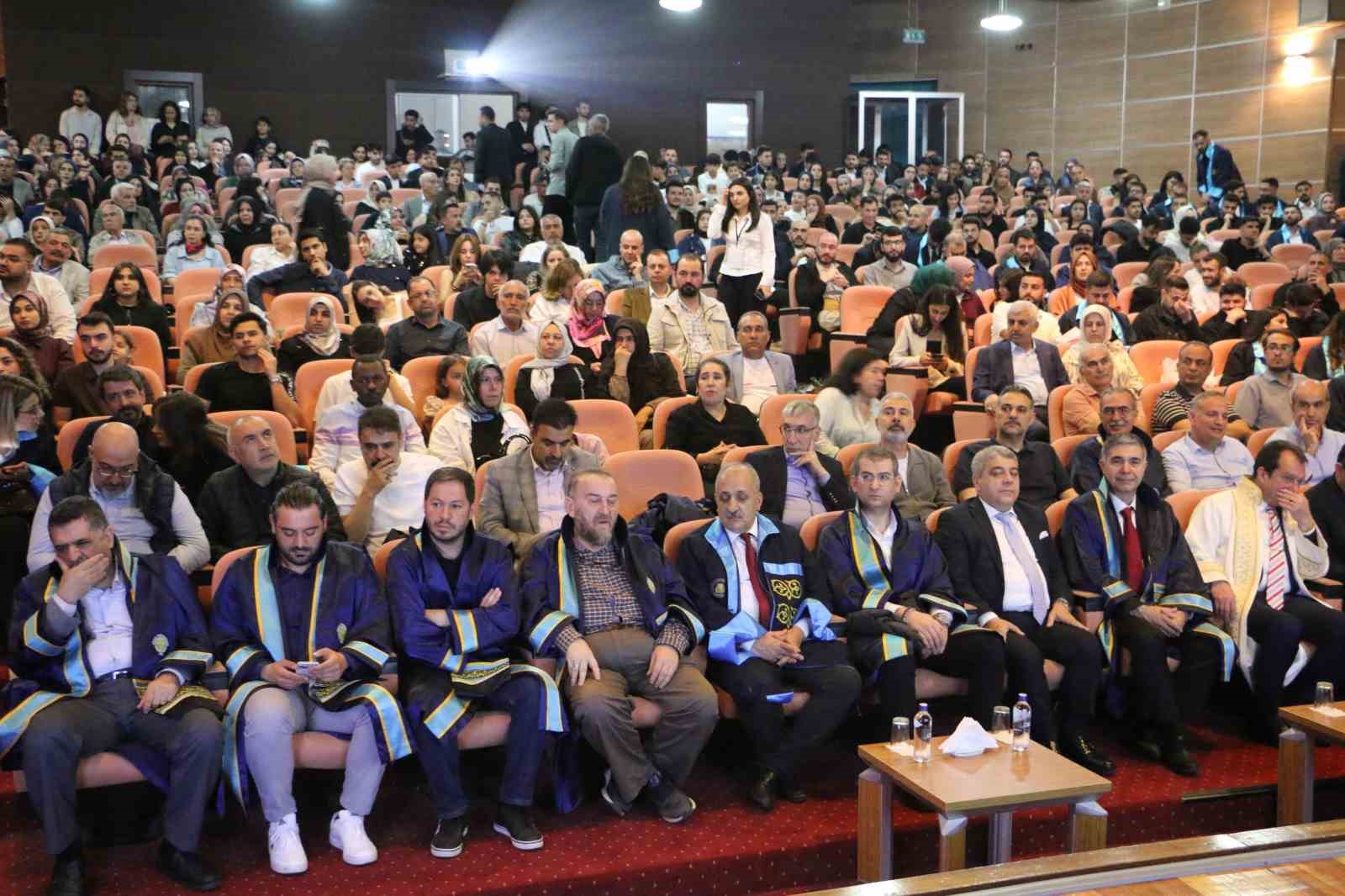 disider baskani akbas muhendislik fakultesinden mezun olan ogrencilere deneyimlerini aktardi 3 svR11Nni