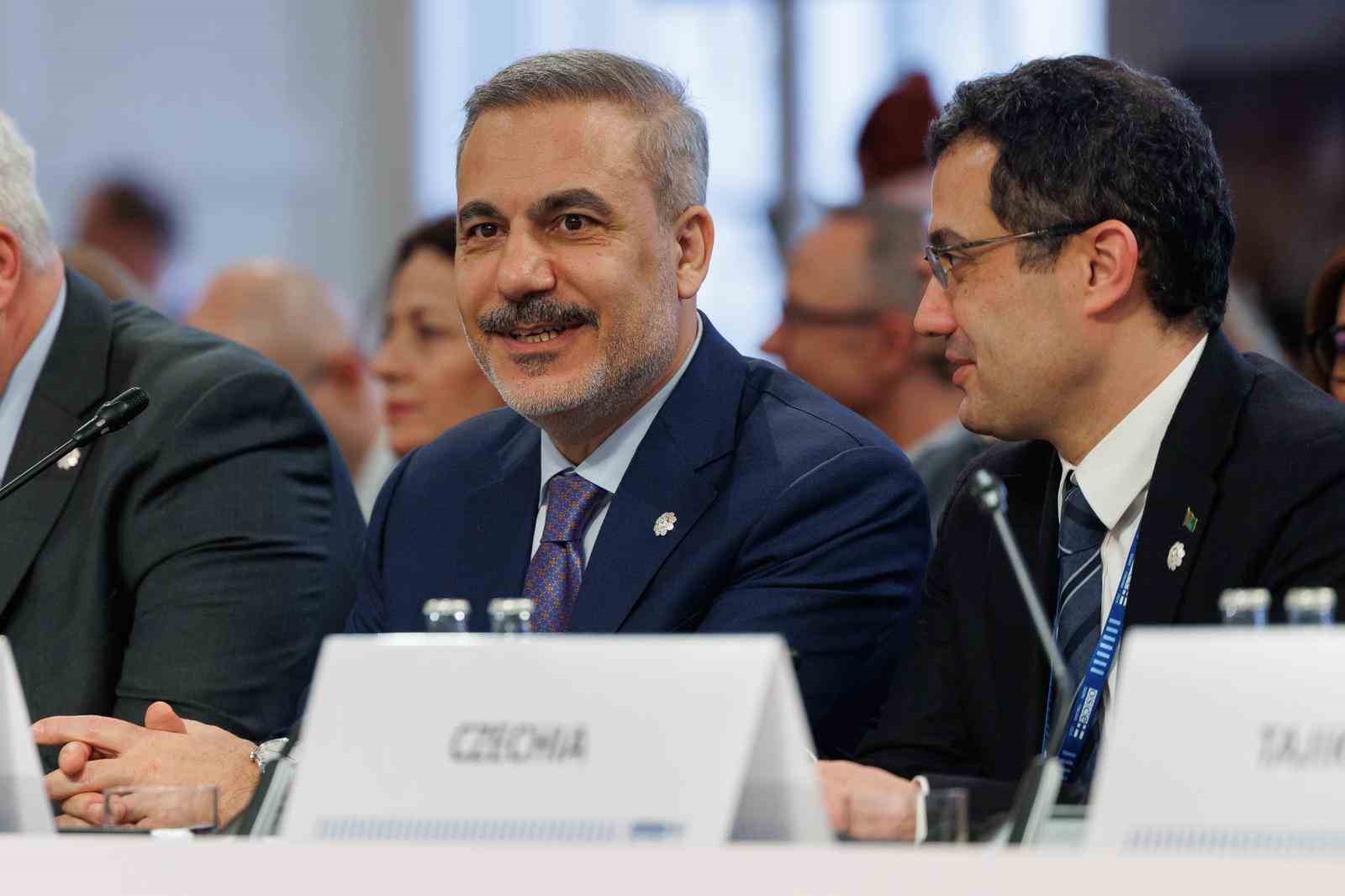 disisleri bakani fidan agit 32 bakanlar konseyi toplantisina katildi 1 jVObuNMP