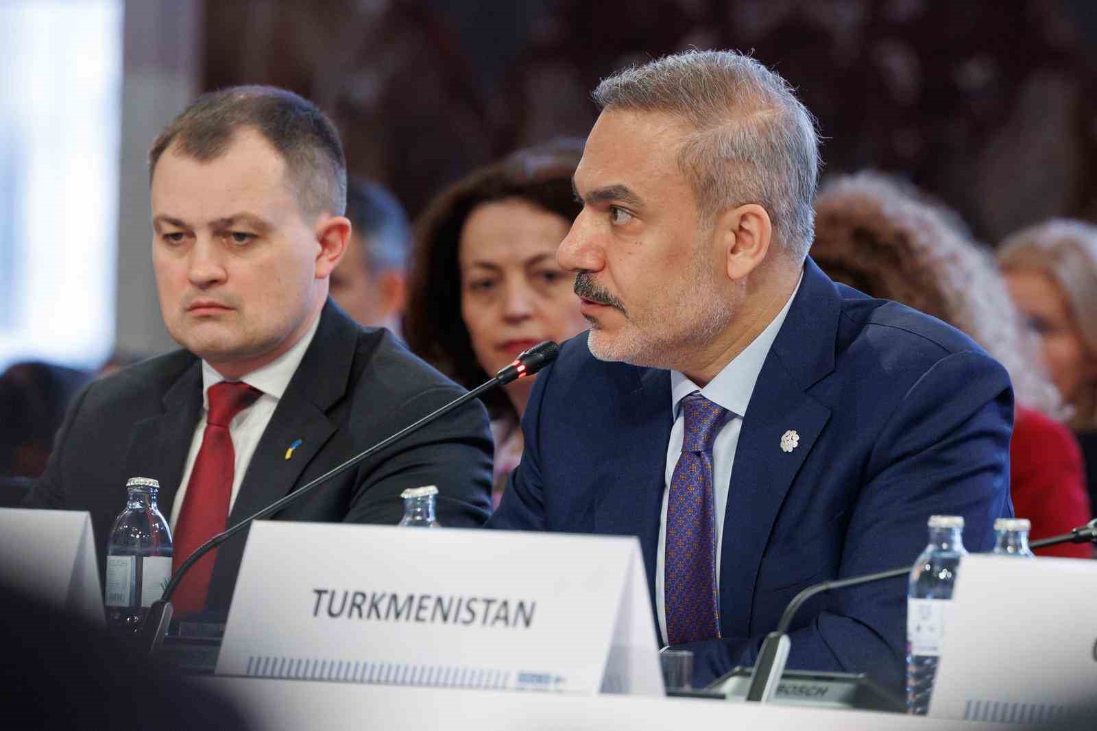 disisleri bakani fidan agit 32 bakanlar konseyi toplantisina katildi 5 zwa4u2wM