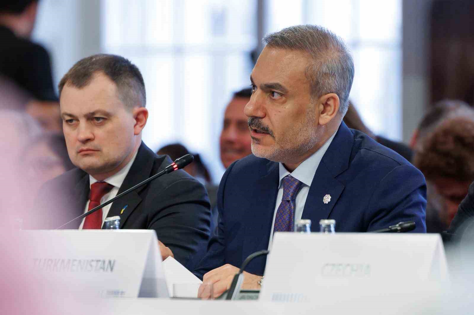 disisleri bakani fidan agit 32 bakanlar konseyi toplantisina katildi 7 uChqH5Fe