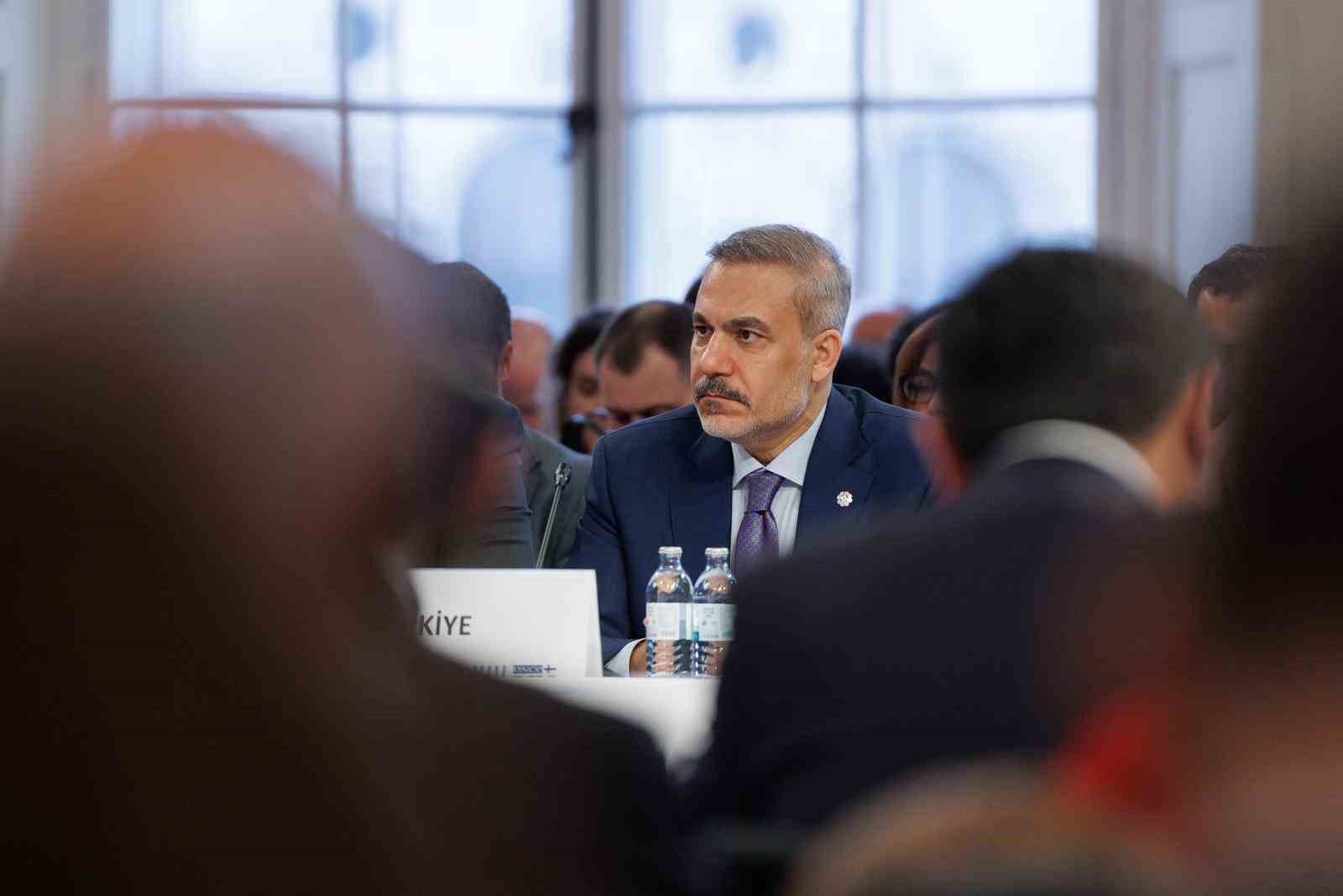 disisleri bakani fidan agit 32 bakanlar konseyi toplantisina katildi 8 OaKtBkcK
