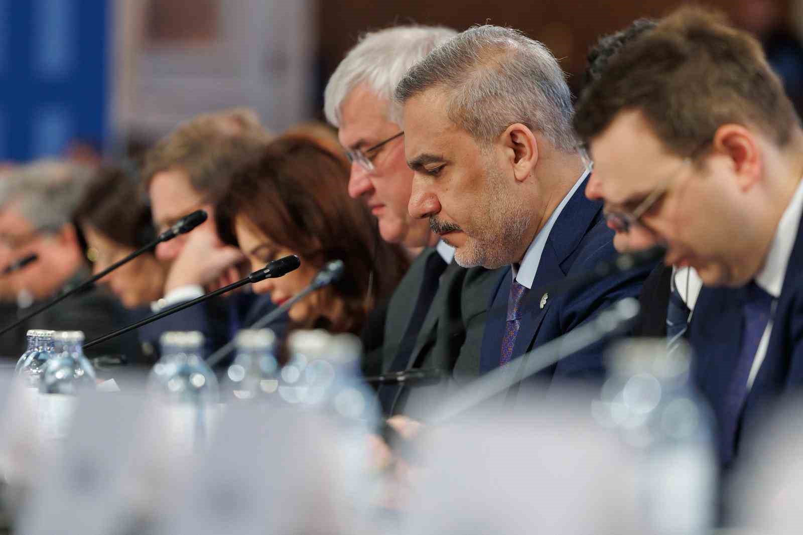 disisleri bakani fidan agit 32 bakanlar konseyi toplantisina katildi 9 gcgXNBlw