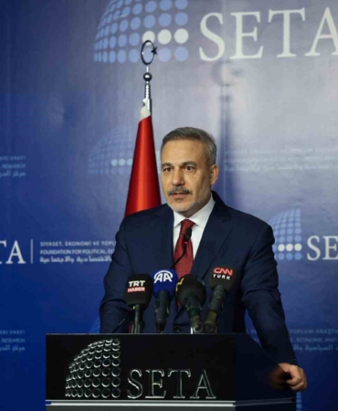 disisleri-bakani-fidan-elinizdeki-silahli-unsurlar-suriye-yonetiminin-emrine-girmek-zorundadir-2VaN1APf.jpg