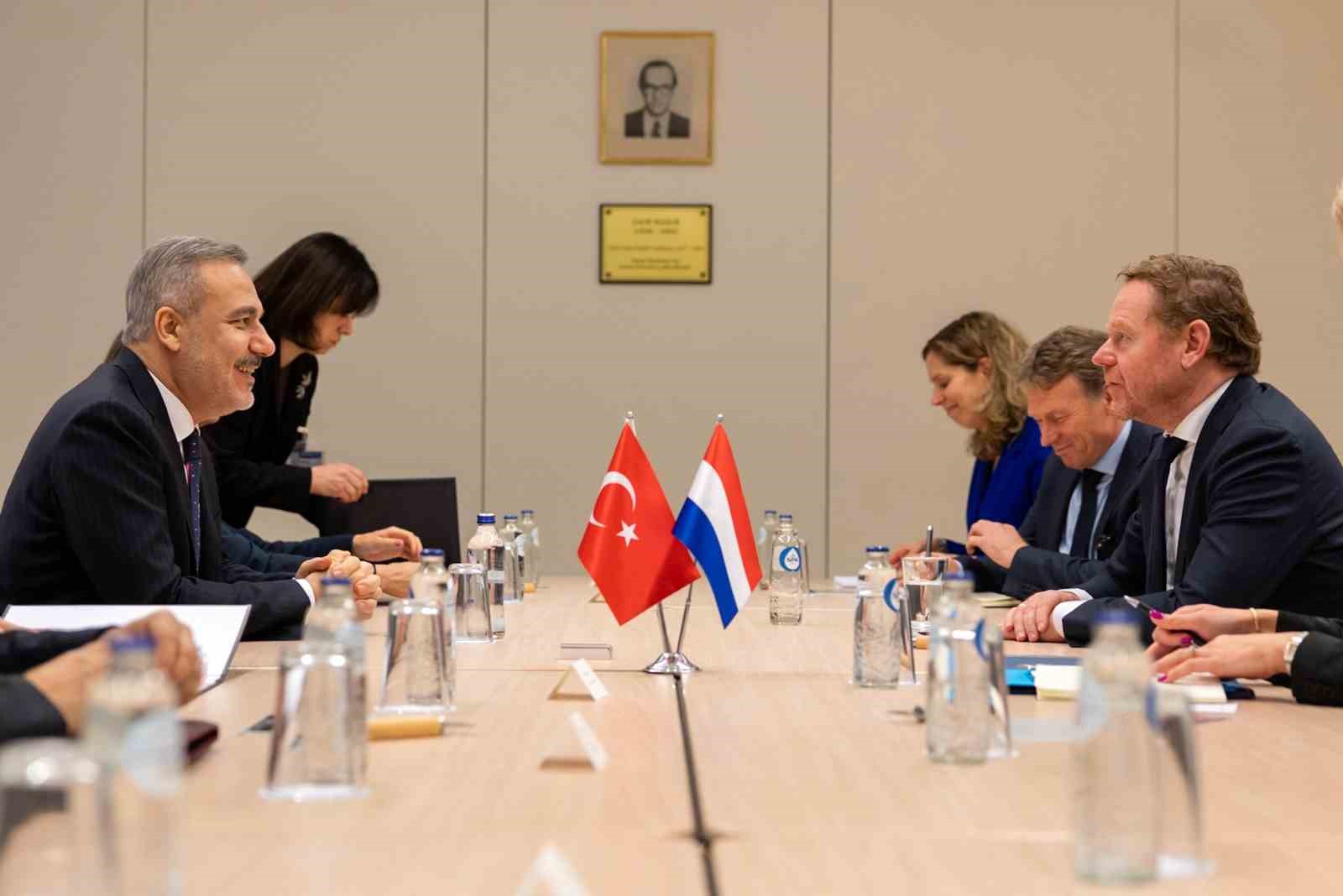 disisleri bakani fidan hollandali mevkidasi david van weel ile gorustu 1 vEe2k91h