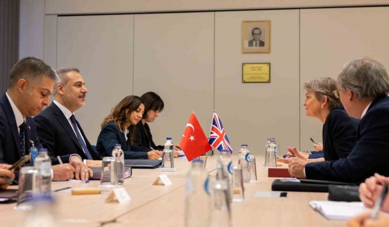 disisleri-bakani-fidan-ingiliz-mevkidasi-cooper-ile-gorustu-YKEX3uyj.jpg